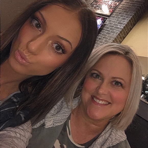 Meet your Posher, Kendra - Picture 2 of 3